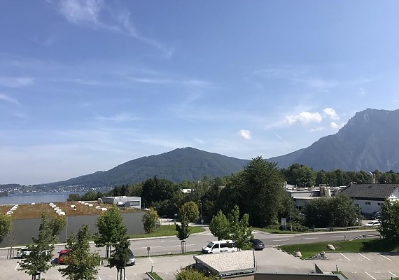 Neuwertige Wohnung mit Traunsee- und Traunsteinblick