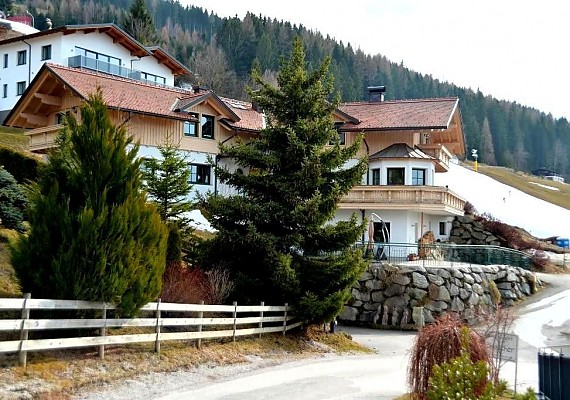INVESTMENT an der Skipiste der PLANAI